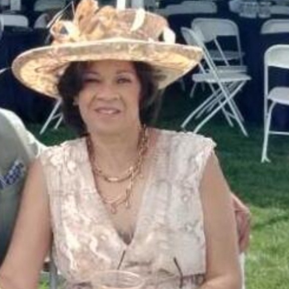 Meet your Posher, Debbie - Picture 4 of 7